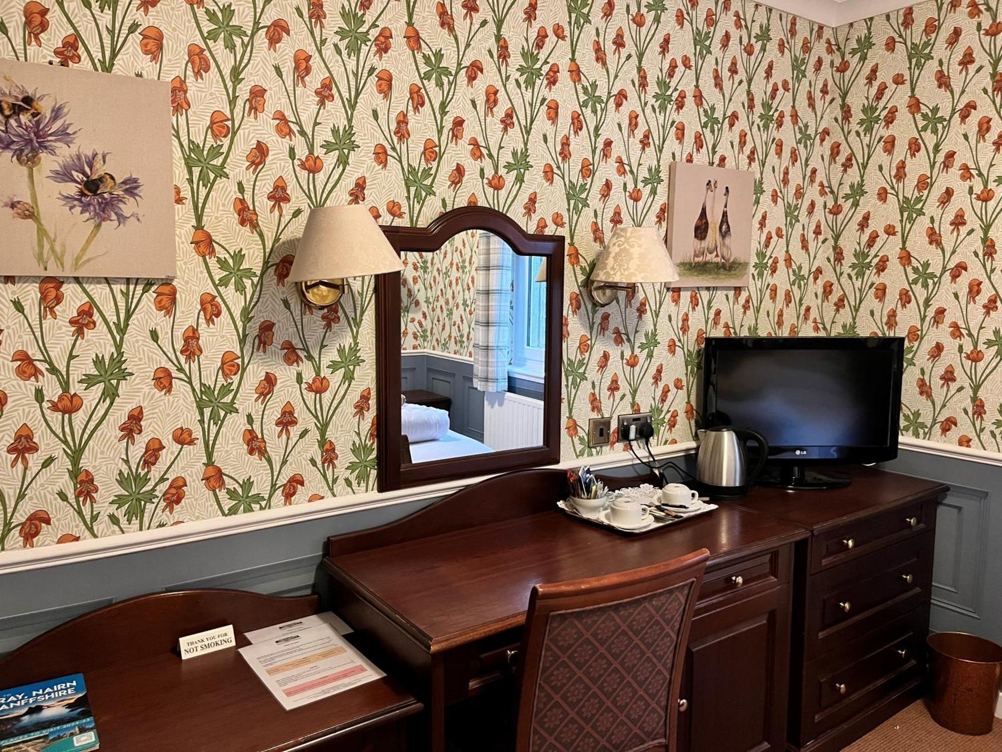 Ramnee Hotel Форрес Экстерьер фото